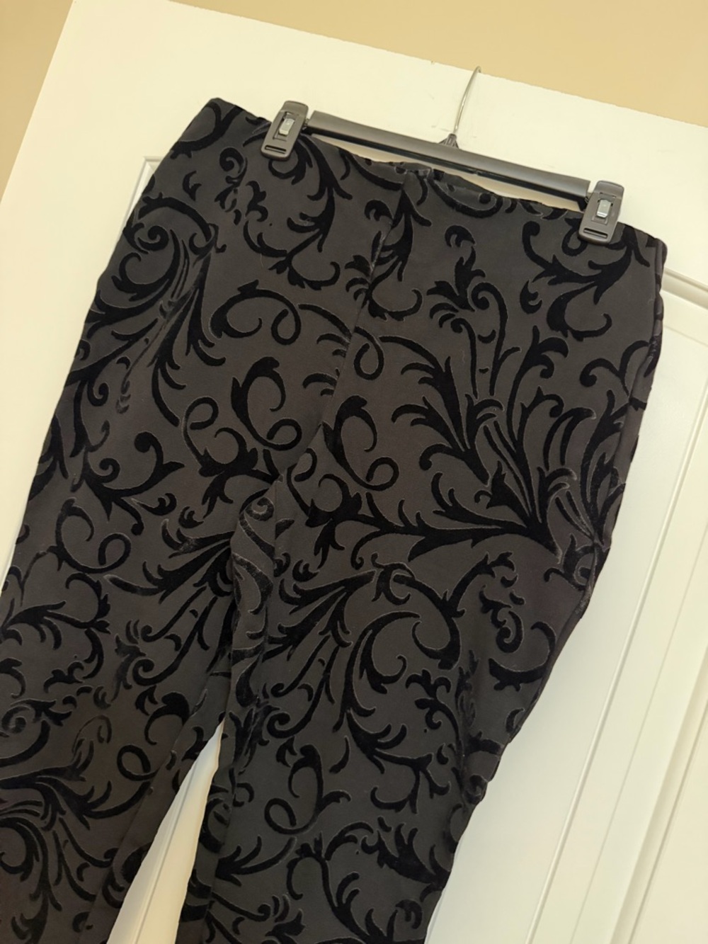 Chico's Black Flocked Velvet Raised Scroll Pattern Dress Pants Sz 2R (12R)
